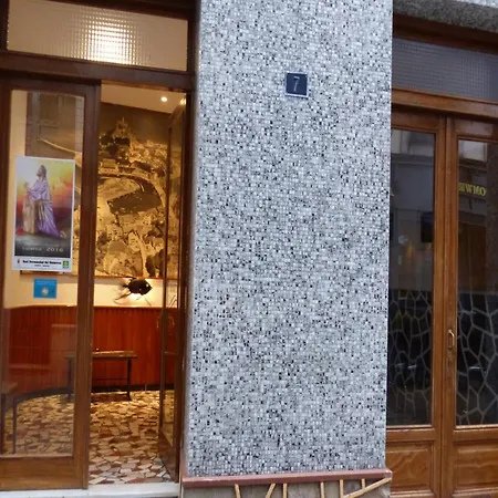 In Guest - Cozy Single With Shared Bathroom Vendégház *