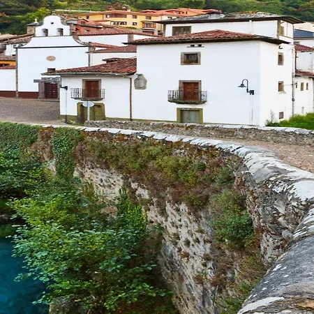 In Guest - Cozy Single With Shared Bathroom Luarca